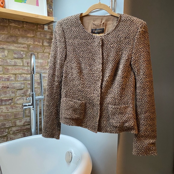 Escada boucleè jacket. Oversized snap closure. - Picture 3 of 12